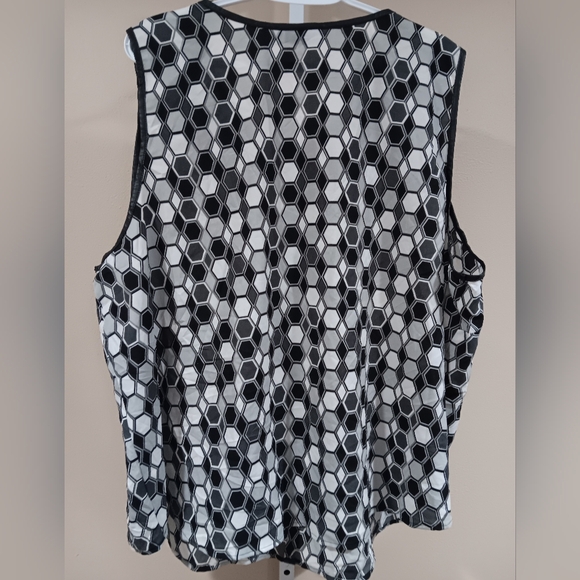 Apt. 9 Women's (Size 3X) Black, White, Gray Geometric Print Sleeveless Blouse - Picture 3 of 12